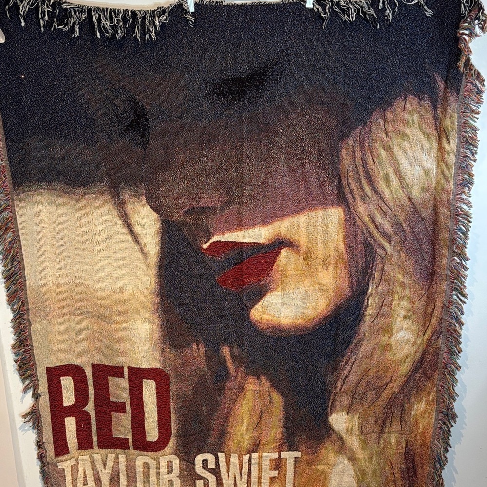 Taylor Swift Red Concert Tour Album Cover Tapestry Woven Throw Blanket 50x60 NWT